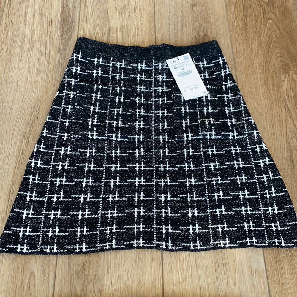 Zara women’s Sz medium knit skirt new with tags